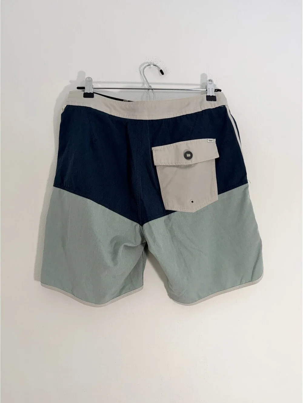 Vuori Men's Size 28 Cruise Boardshorts Blue Green 4-Way Stretch Shorts